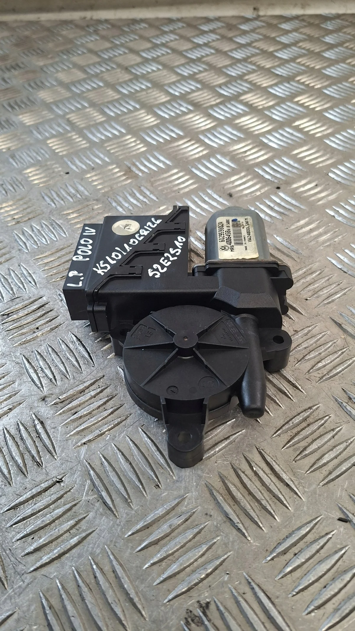 VW Polo IV Fensterheber Motor Links Vorne image 6
