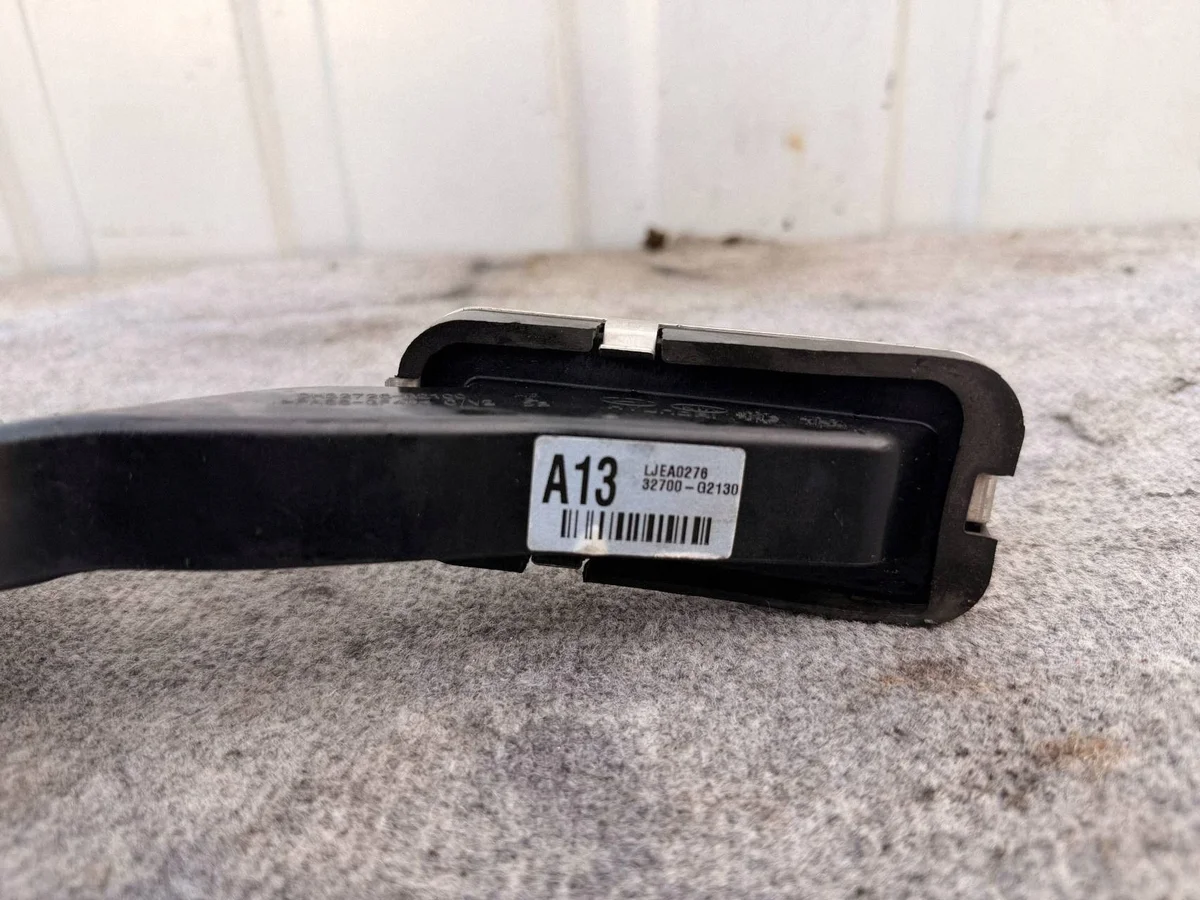 Kia Rio Acelerador 327001R image 4
