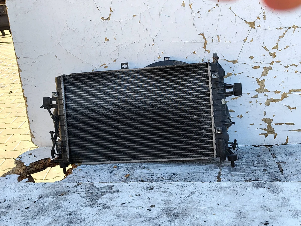 Radiateur eau Opel Zafira B 1.6 16V