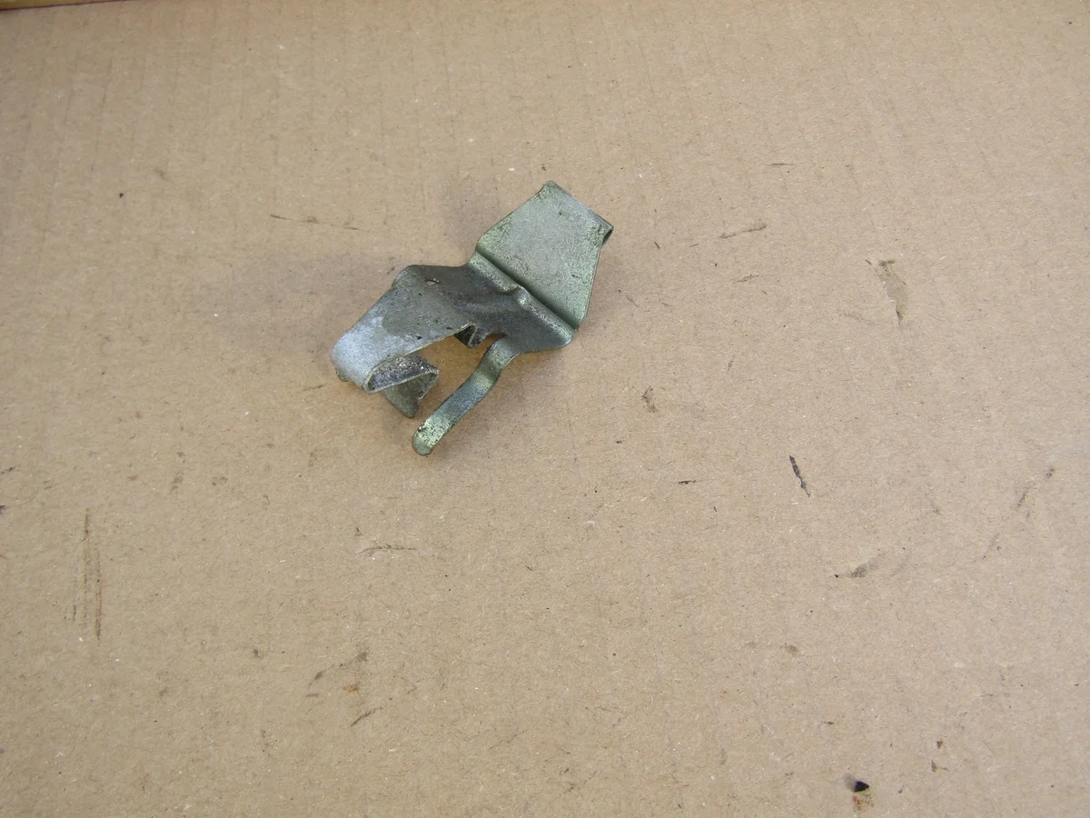 Mercedes W124 B-Säulen Clip gebraucht image 2