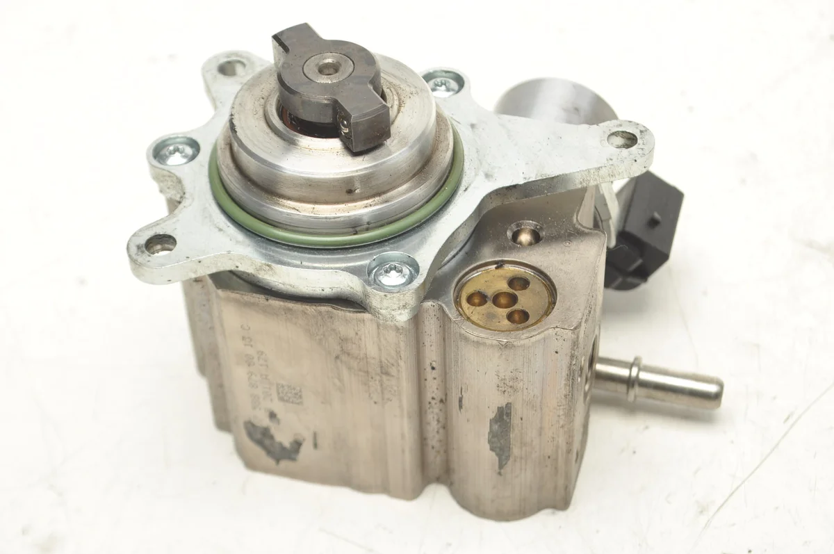 Citroen C5 1.6 THP Fuel Pump 758887980
