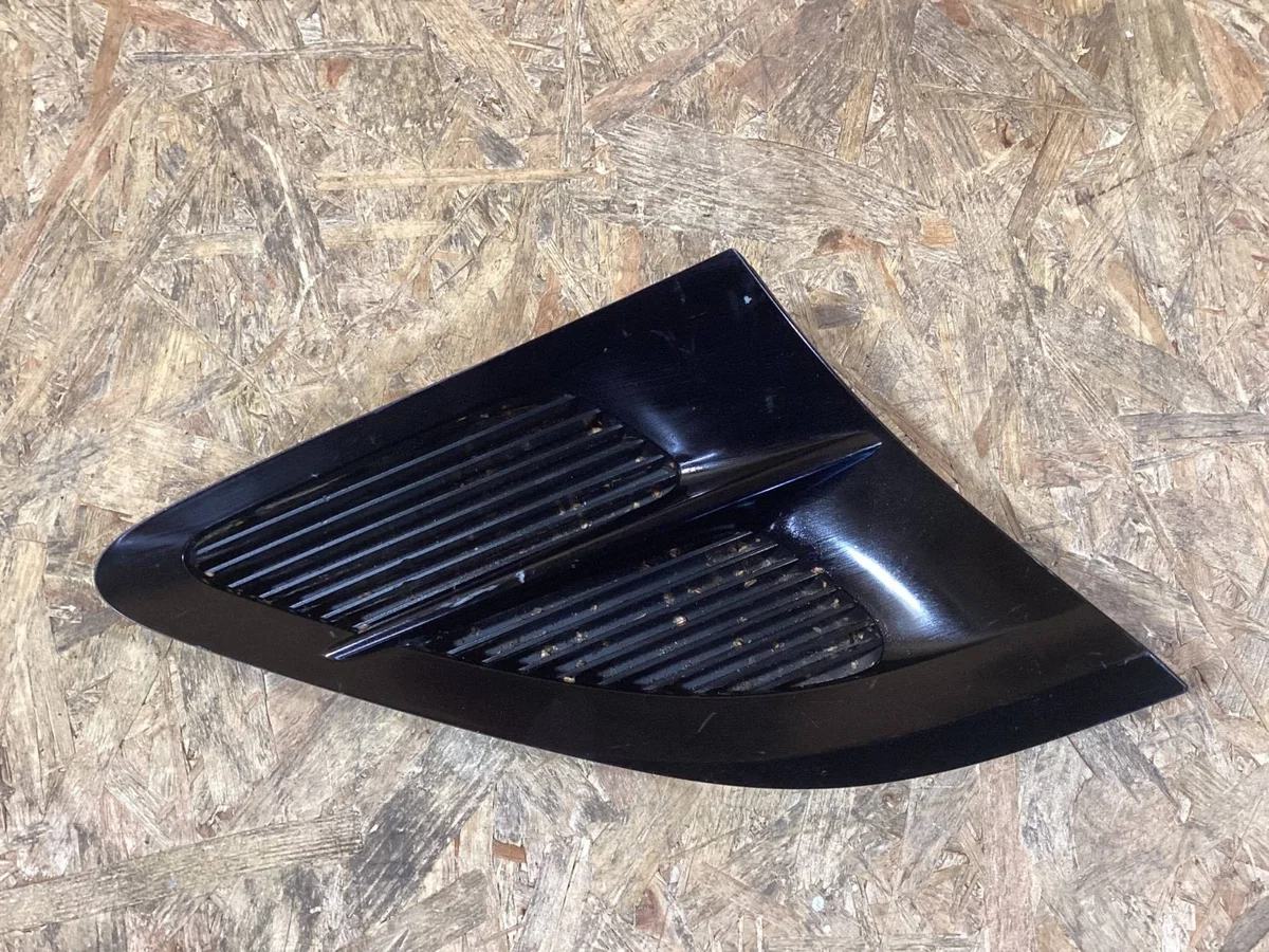 Bentley Continental luchtinlaat spatbord 3SD821273