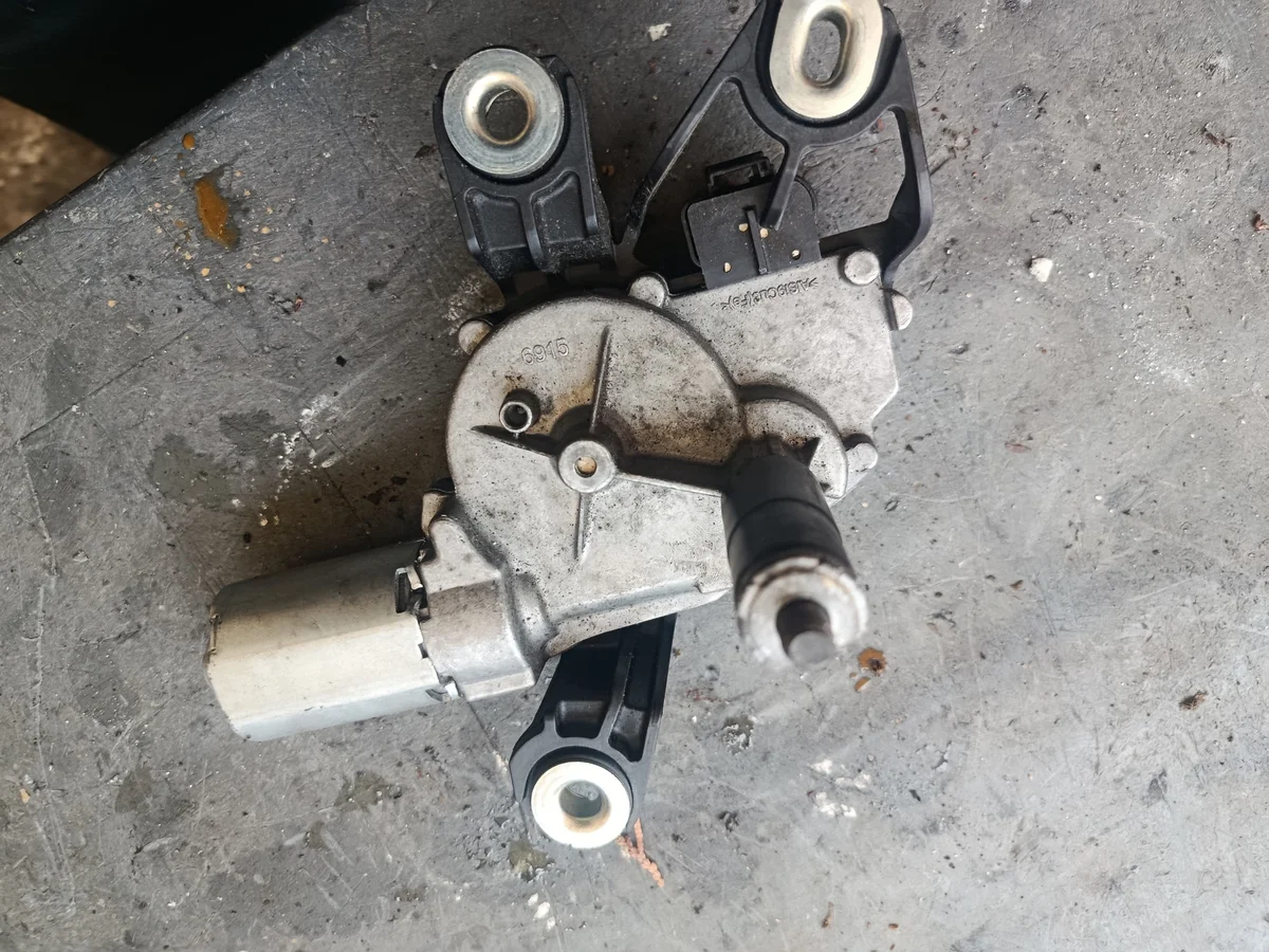 Wischer Motor hinten VW Touran II 5K69557111B image 3