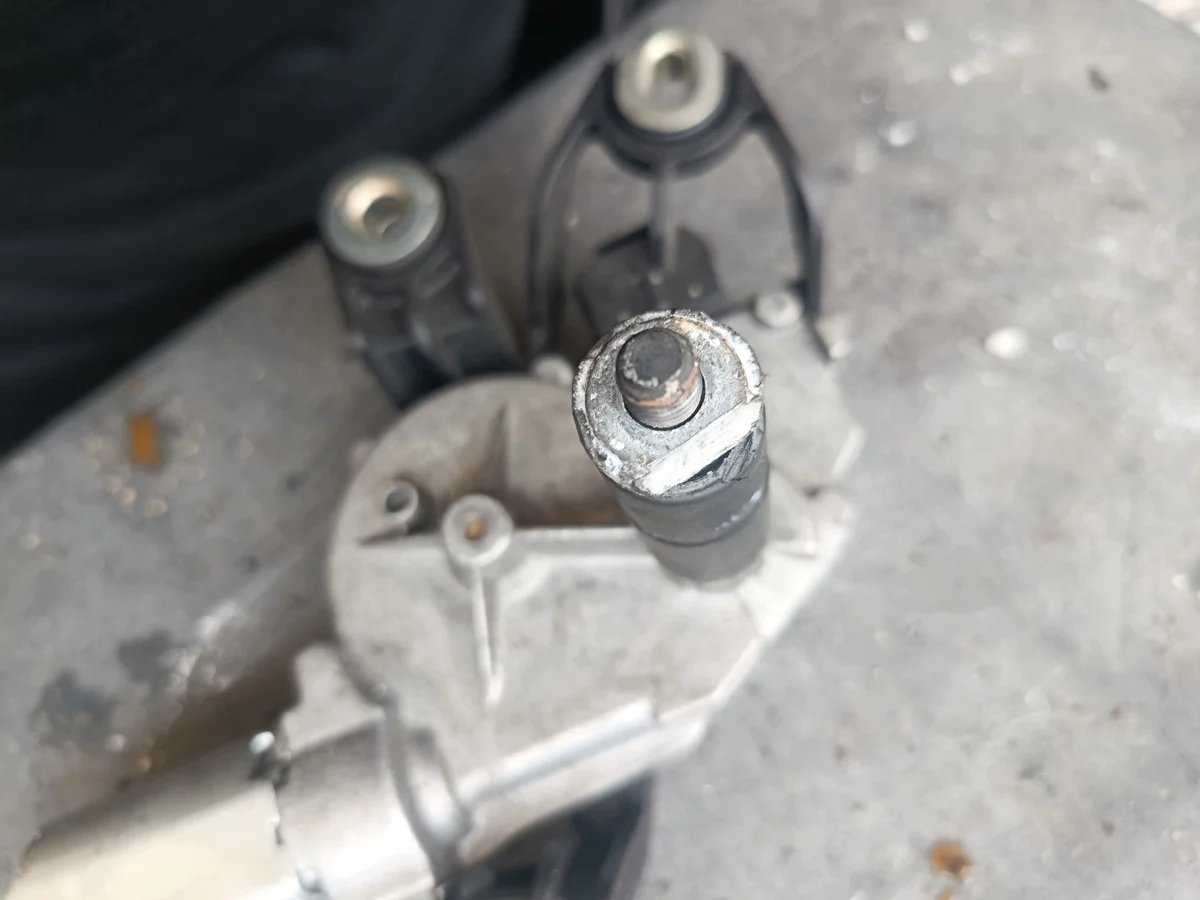 Wischer Motor hinten VW Touran II 5K69557111B image 4