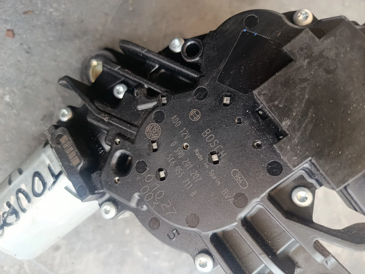 Wischer Motor hinten VW Touran II 5K69557111B image 5