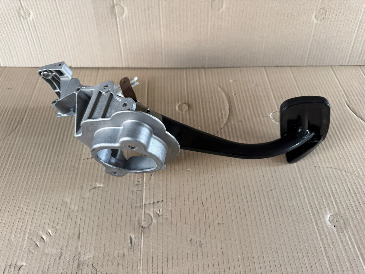 Bremspedal Kupplung Camaro IV 84524406