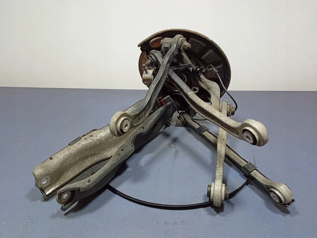 Mercedes W221 Achsschenkel links hinten image 3