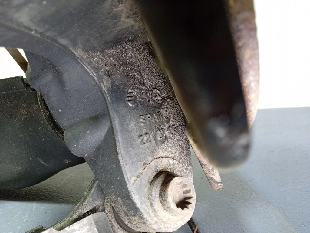 Mercedes W221 Achsschenkel links hinten image 5