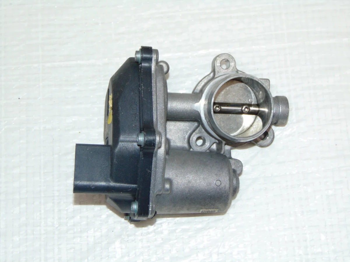 Przepustnica VW Passat B8 2.0TDI 04L131501M