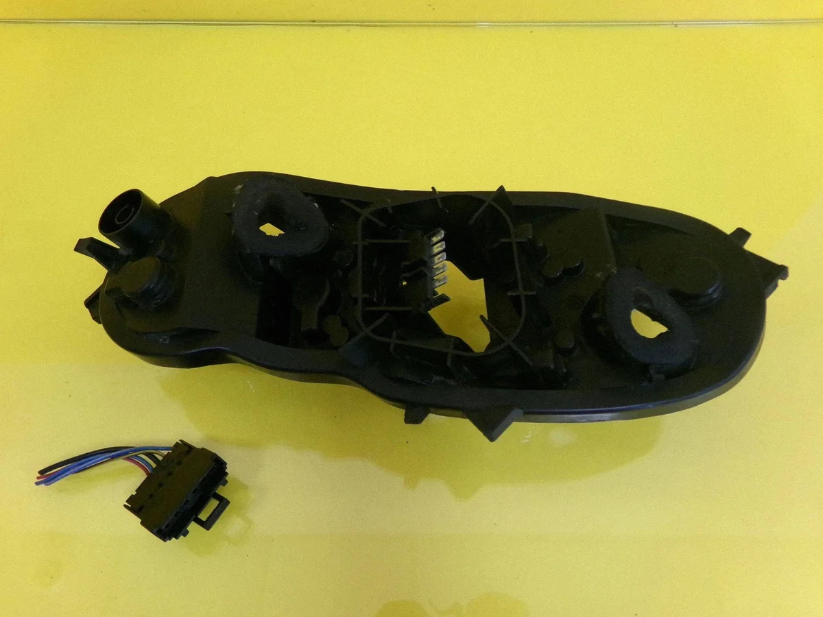 Baklykta Opel Corsa D HB Höger OEM DRC128962 image 4