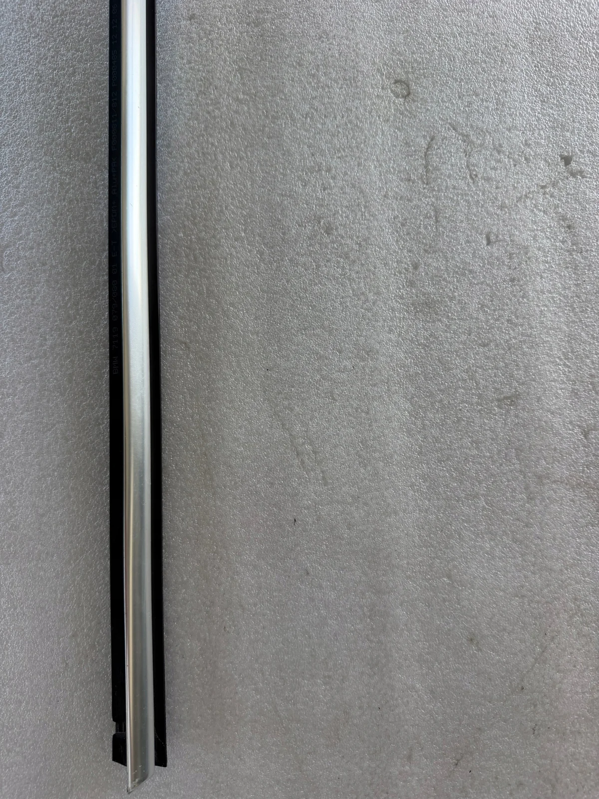 BMW E92 E93 Zierleiste Fensterschiene links vorne 7119079 image 5