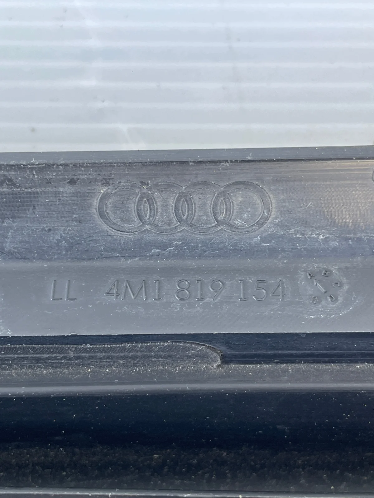 Audi Q7 4M ilmanottoaukko 4M1819154 image 4