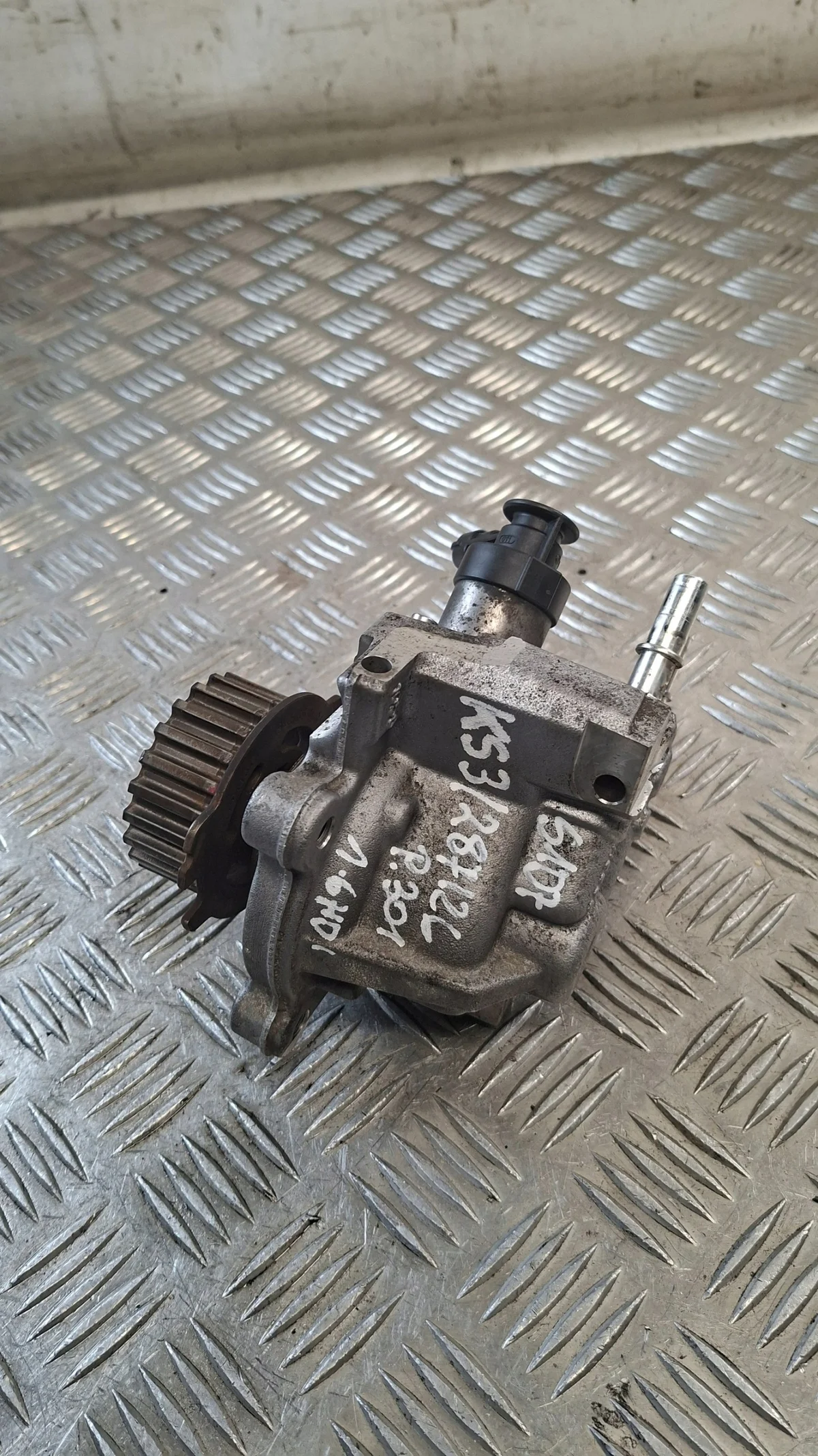 Polttoainepumppu Peugeot 301 1.6HDI