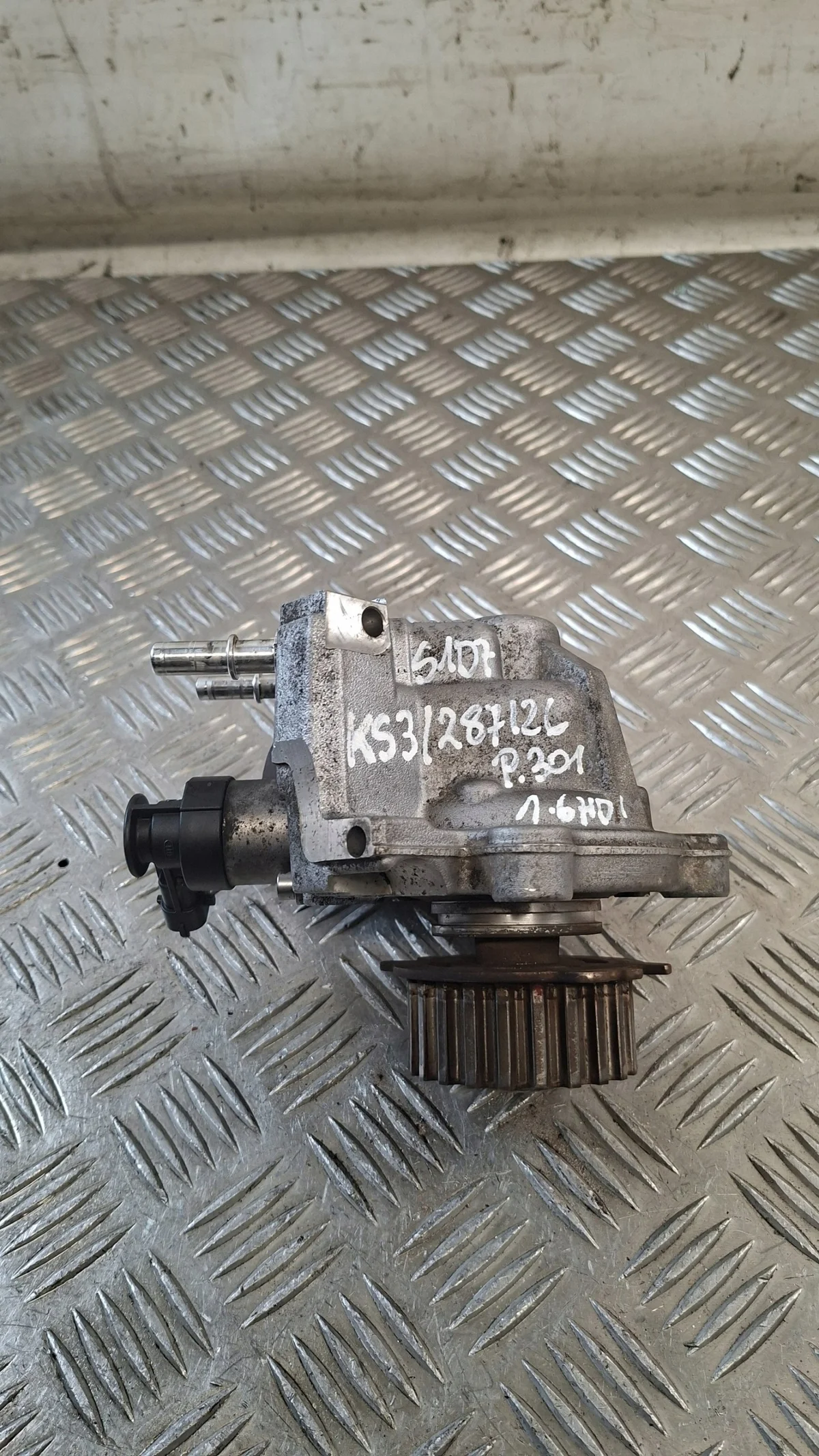 Einspritzpumpe Peugeot 301 1.6 HDI image 4