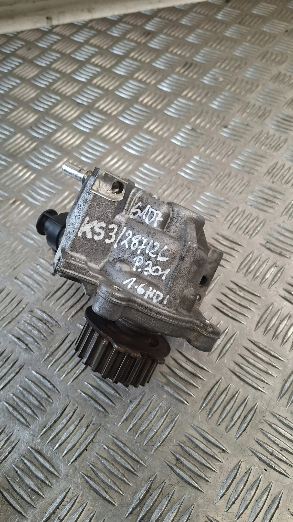 Einspritzpumpe Peugeot 301 1.6 HDI image 8