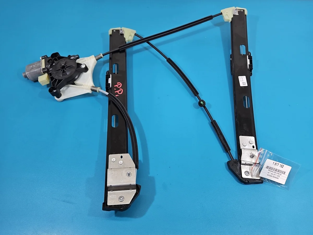 Lasinnostin etu oikea VW T-Roc 0130822715