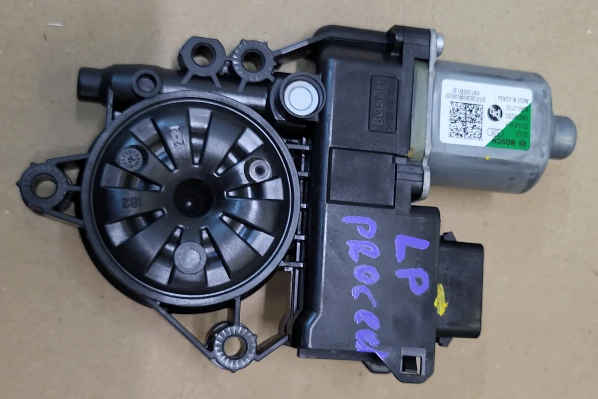 Moteur lève-vitre Kia Proceed III 82450-J7710