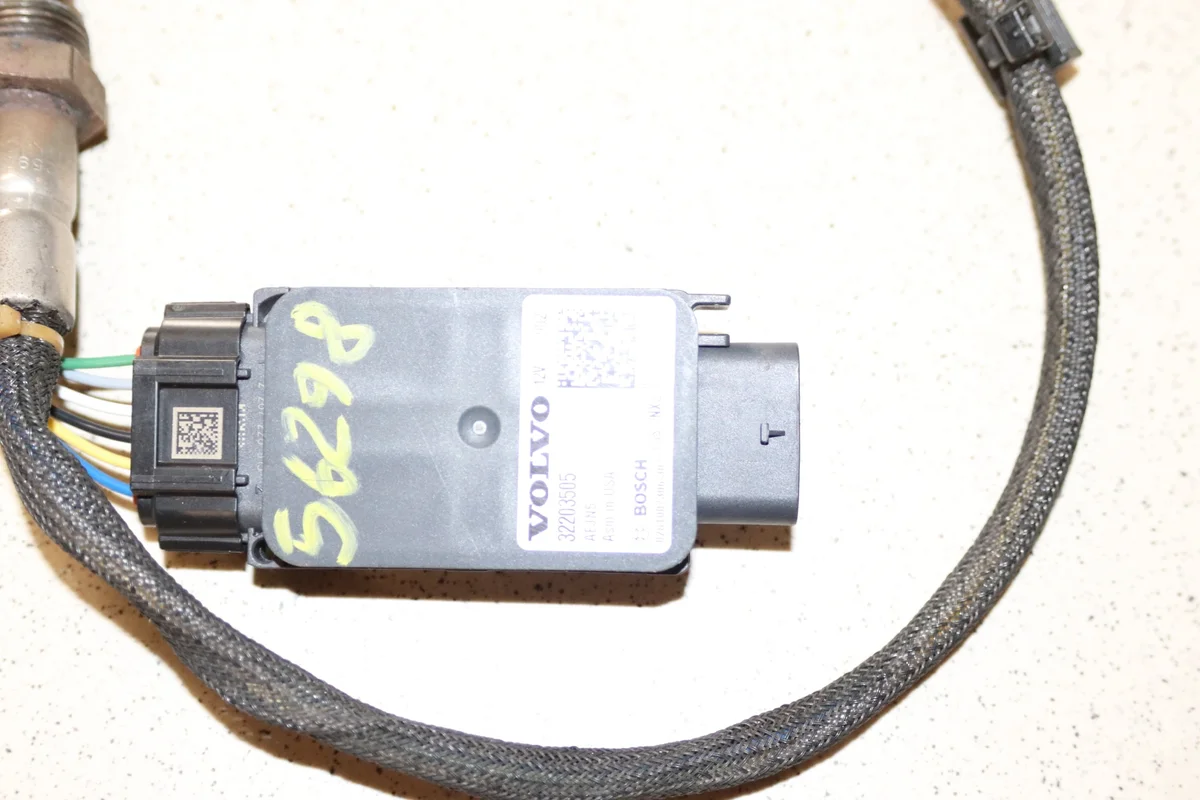 Volvo Lambda Sensor NOX 32203505 Used image 3