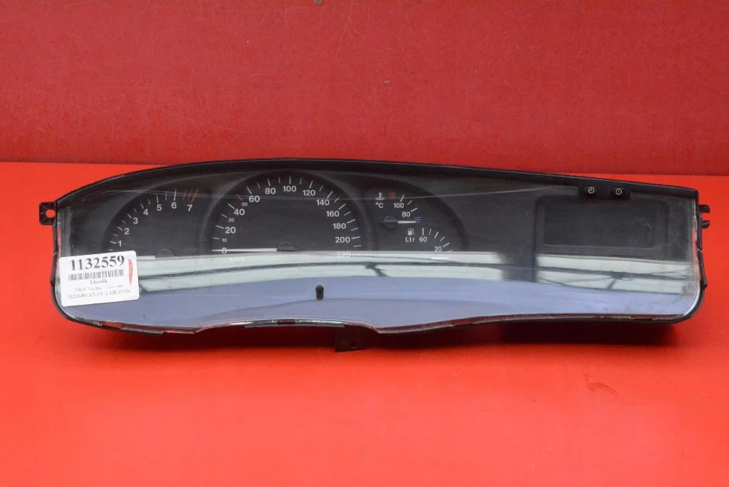 Opel Vectra B mittaristo 90569785KK