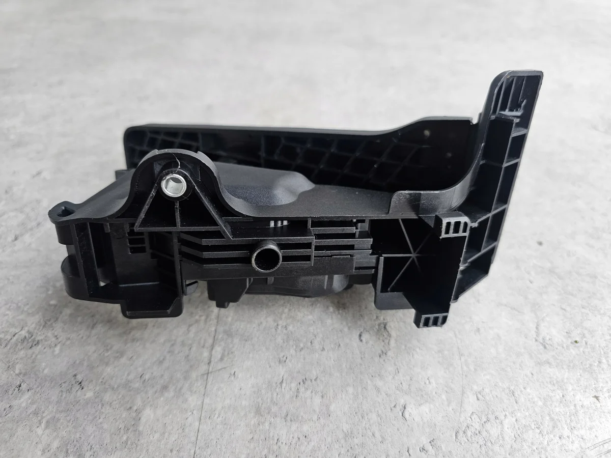 Aston Martin Vantage Gaspedal gebraucht thumbnail 5