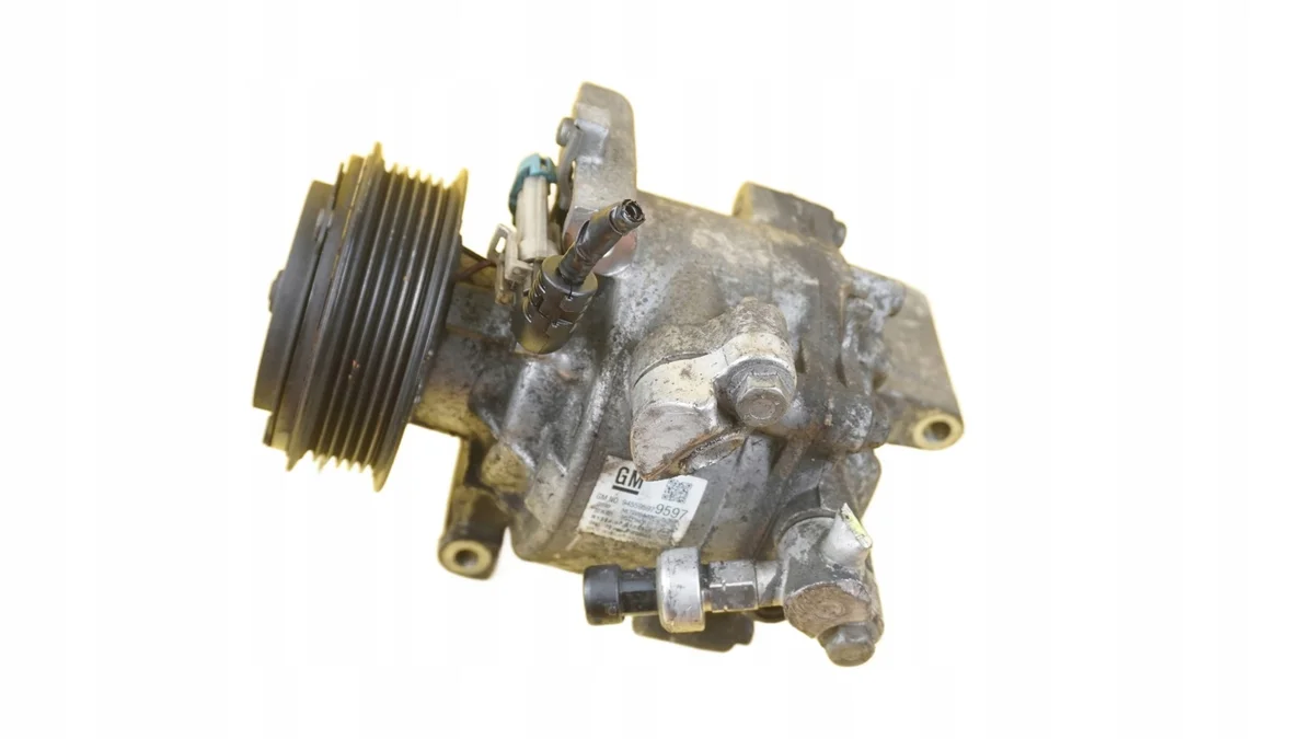 Ilmastoinnin kompressori Opel Mokka Astra B16DTH 94559597