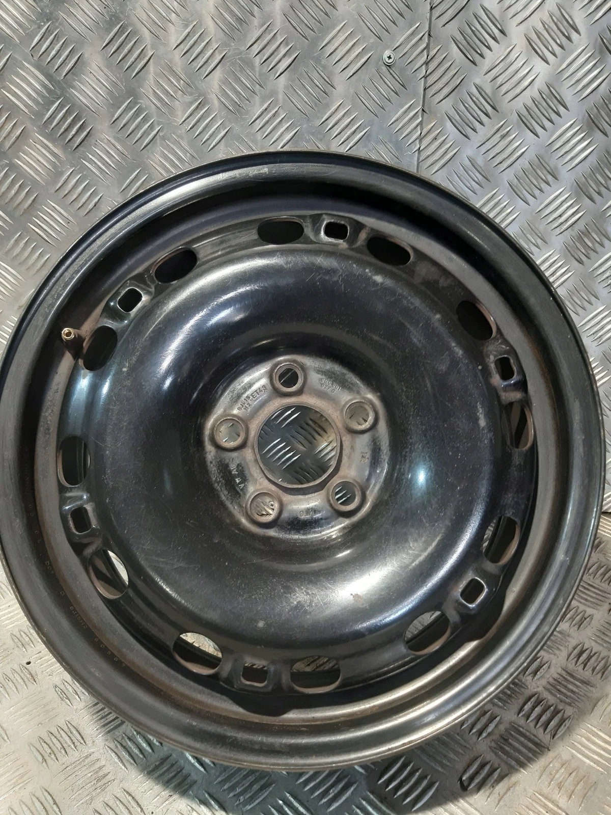 Cerchio in acciaio R15 5x100 ET43 per VW, Seat, Skoda