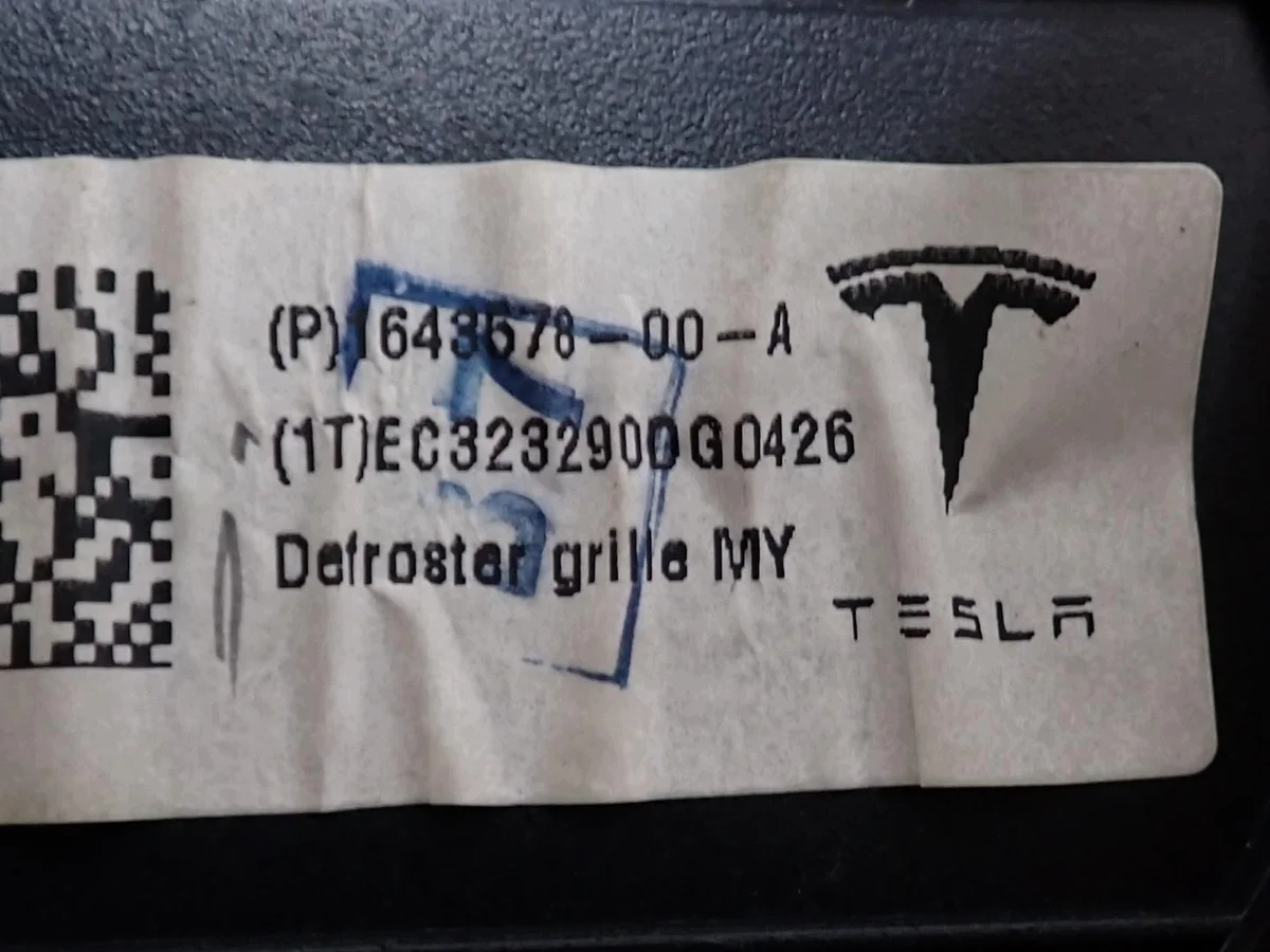 Tesla Model Y Listello Console 1643579-00-A image 6