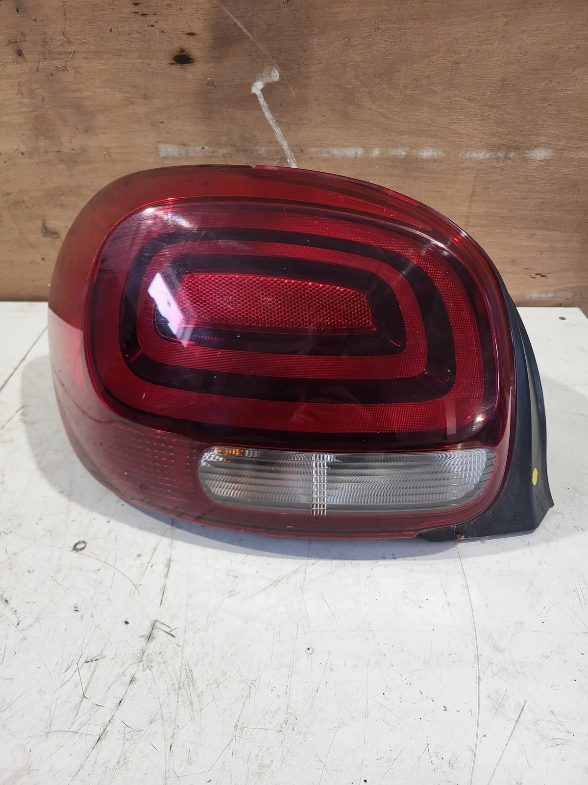 Luz trasera Citroen C3 III 9812257780 image 2