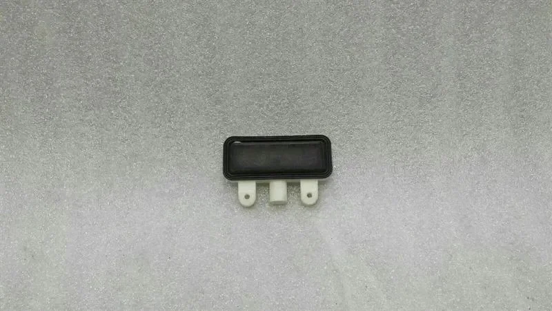 Mercedes CLS W218 Interruptor Porta-bagagens A2218702410 image 4