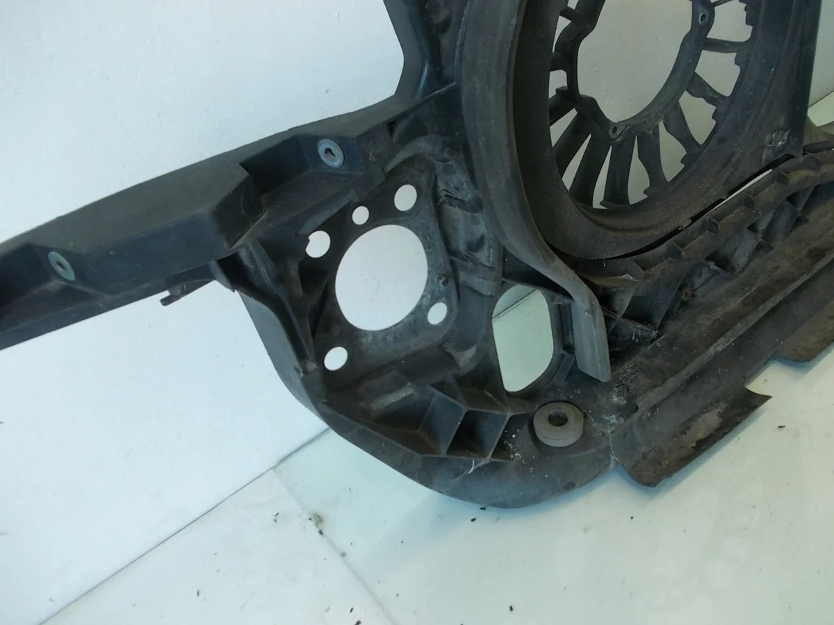 Audi A4 B6 Front Traverse 8E0805594 image 3