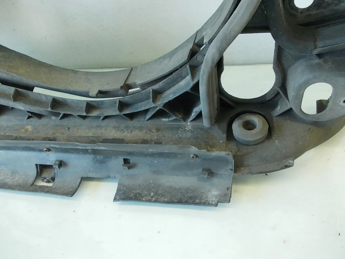 Audi A4 B6 Front Traverse 8E0805594 image 8