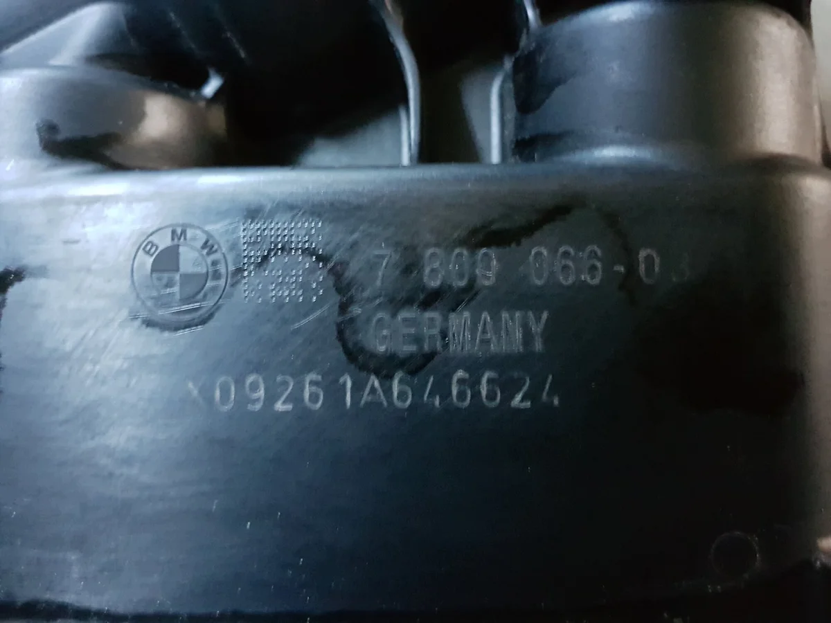 BMW 5 F10 F11 Ölkühler 11427800066 gebraucht