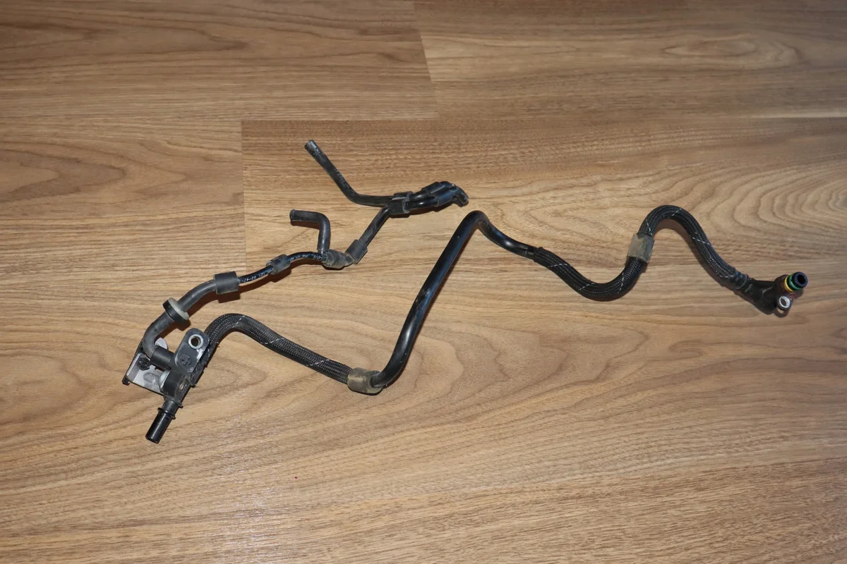 Audi VW 04L129456D Tubo Vacío Usado