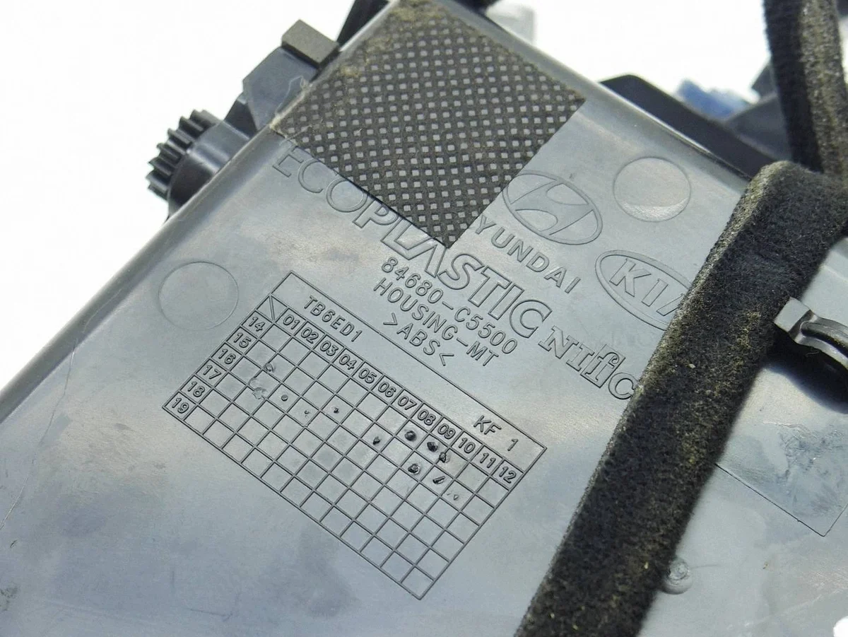 Puerto USB AUX Kia Sorento III 84680-C5500 image 9