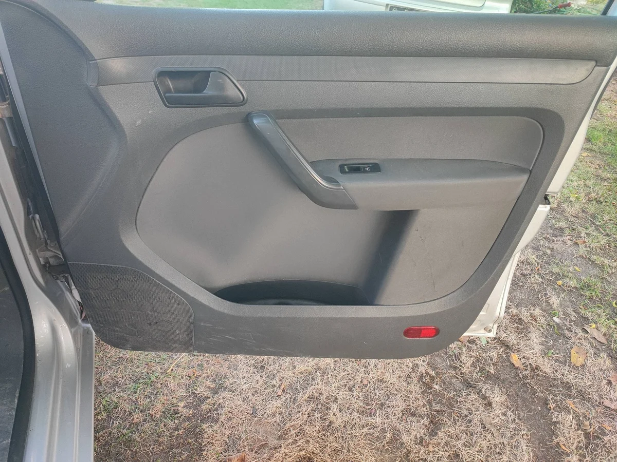 VW Caddy Revestimento Porta Direita Frente