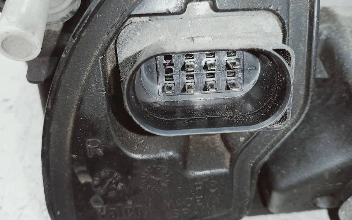Audi A4 B5 Avant Strålkastare Höger image 3