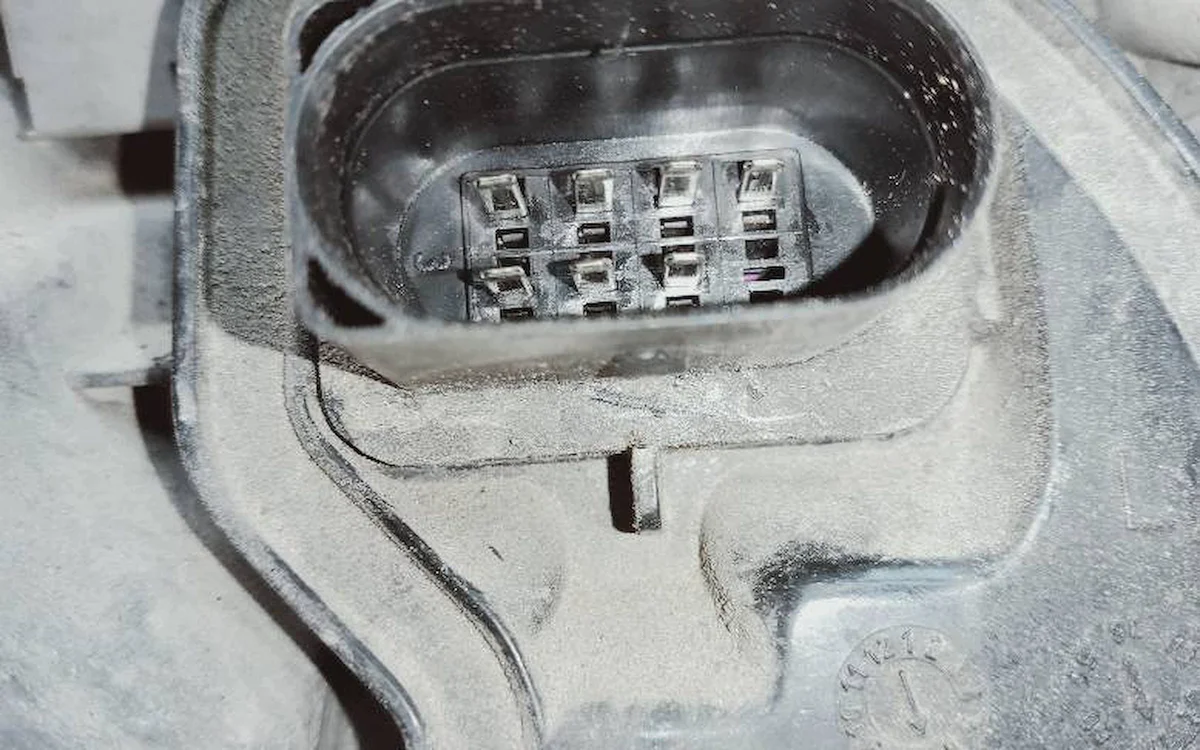 Audi A4 B5 Avant vänster framlykta image 3
