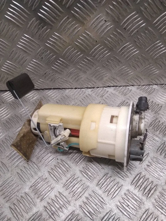 Toyota 770200D010 Pompe Carburant Occasion thumbnail 1