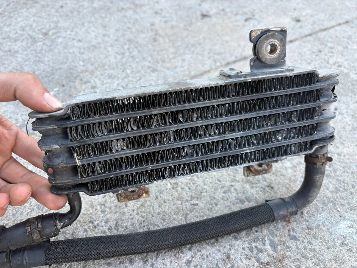 Radiador Aceite Mazda 5 2.0 Gasolina Usado image 3