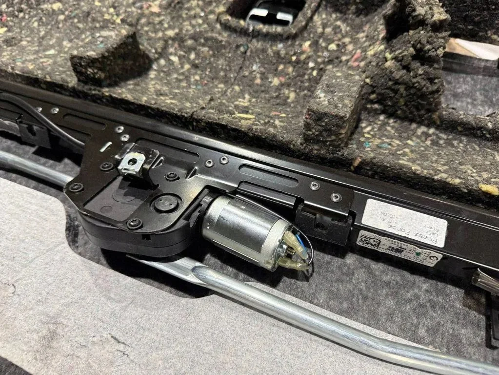 Tapa Maletero BMW Serie 5 F90 G30 M5 image 6