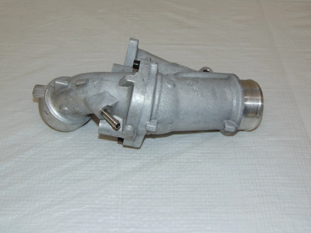 VW Passat B8 2.0 TDI Ladeluftrohr 03N145901 image 3