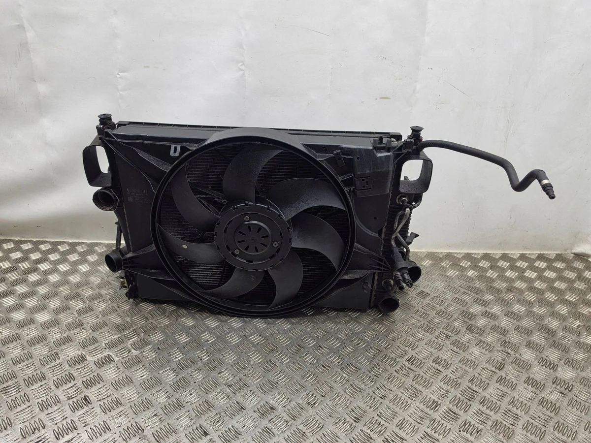 Kühler für Mercedes CLS C218 Diesel image 2