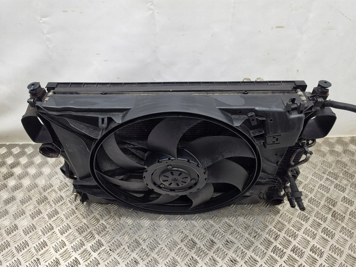 Kühler für Mercedes CLS C218 Diesel image 3