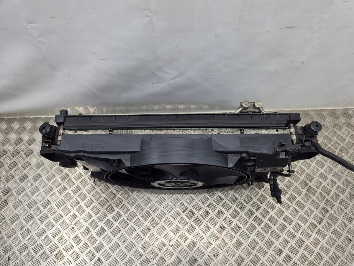 Kühler für Mercedes CLS C218 Diesel image 8