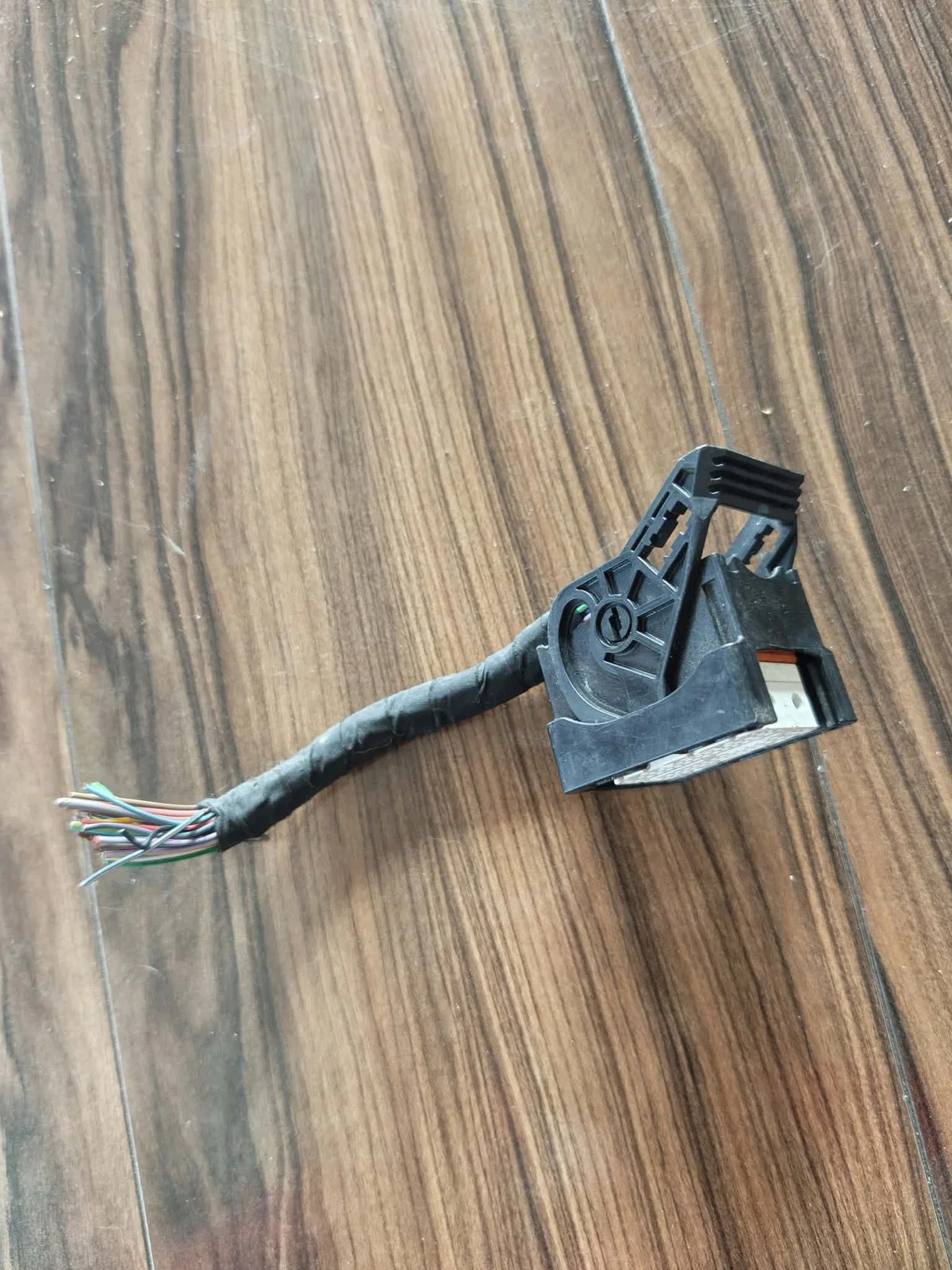 Conector VW Amarok 8W0973056B Usado image 3