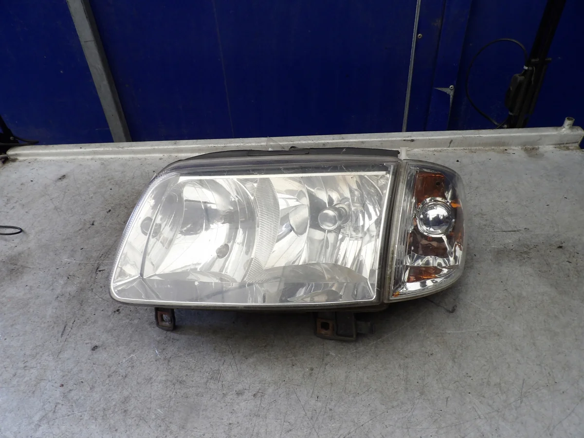 Faro Izquierdo VW Polo 6N Lift