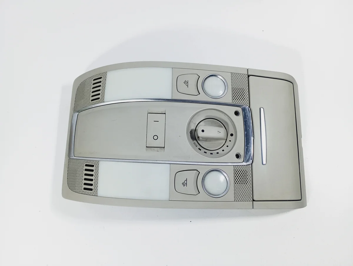 Lampada Interna Audi A6 C6 4F0947135BT Usata