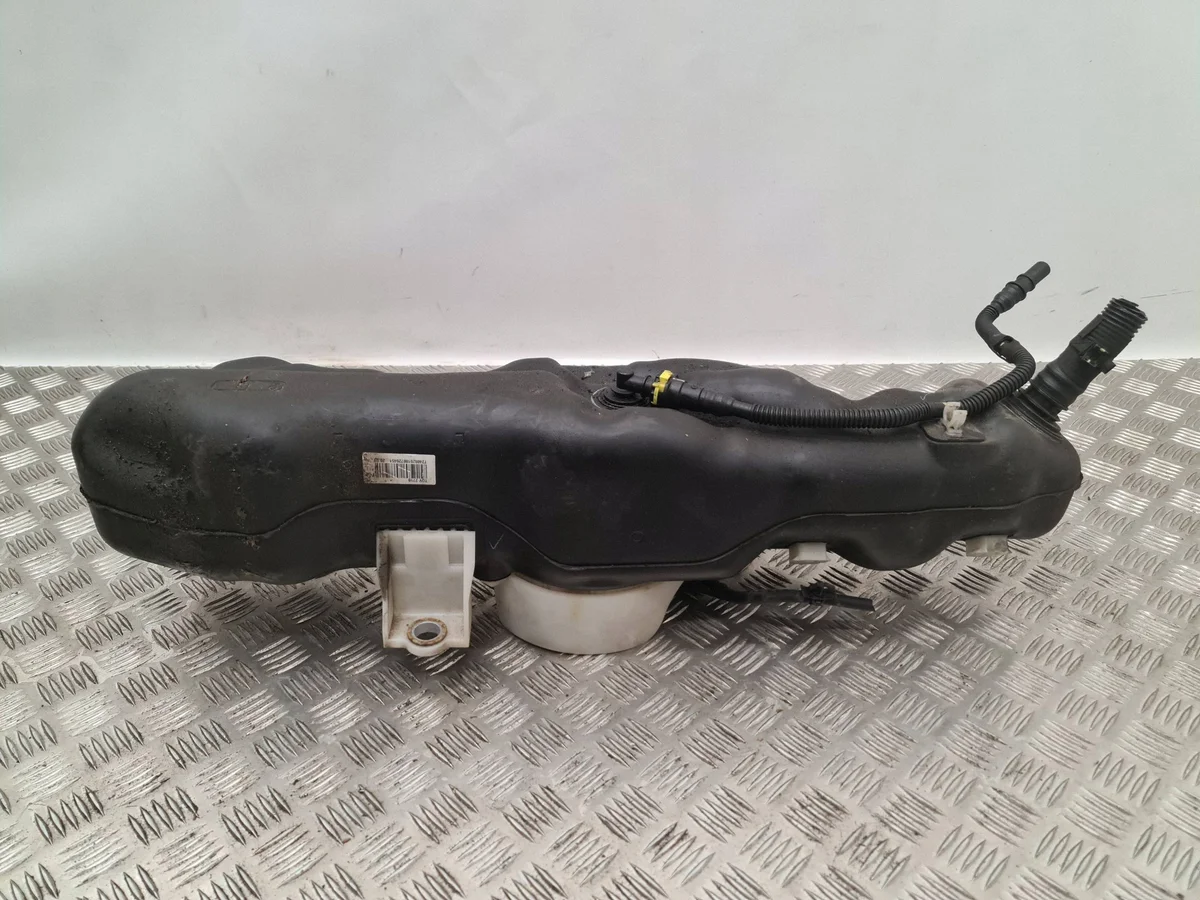 AdBlue Tank Toyota Land Cruiser 2019 image 4