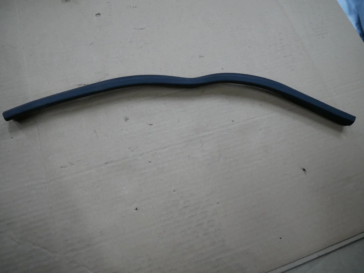 Joint de capot Mercedes W204 A2046280198