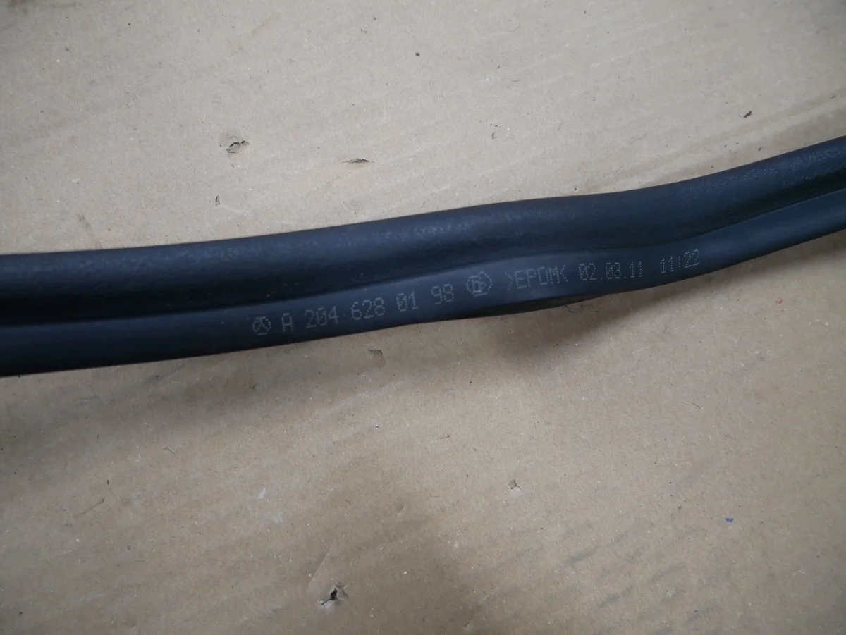 Joint de capot Mercedes W204 A2046280198 image 4
